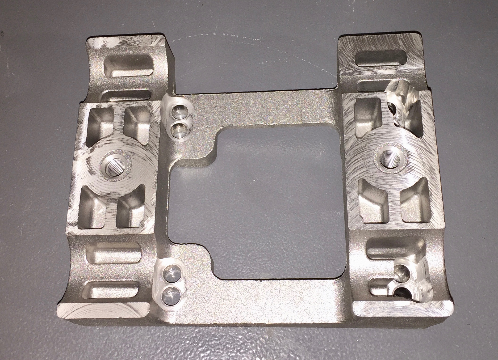 Моторама наклонная просверленная ø28/30 (алюминий)