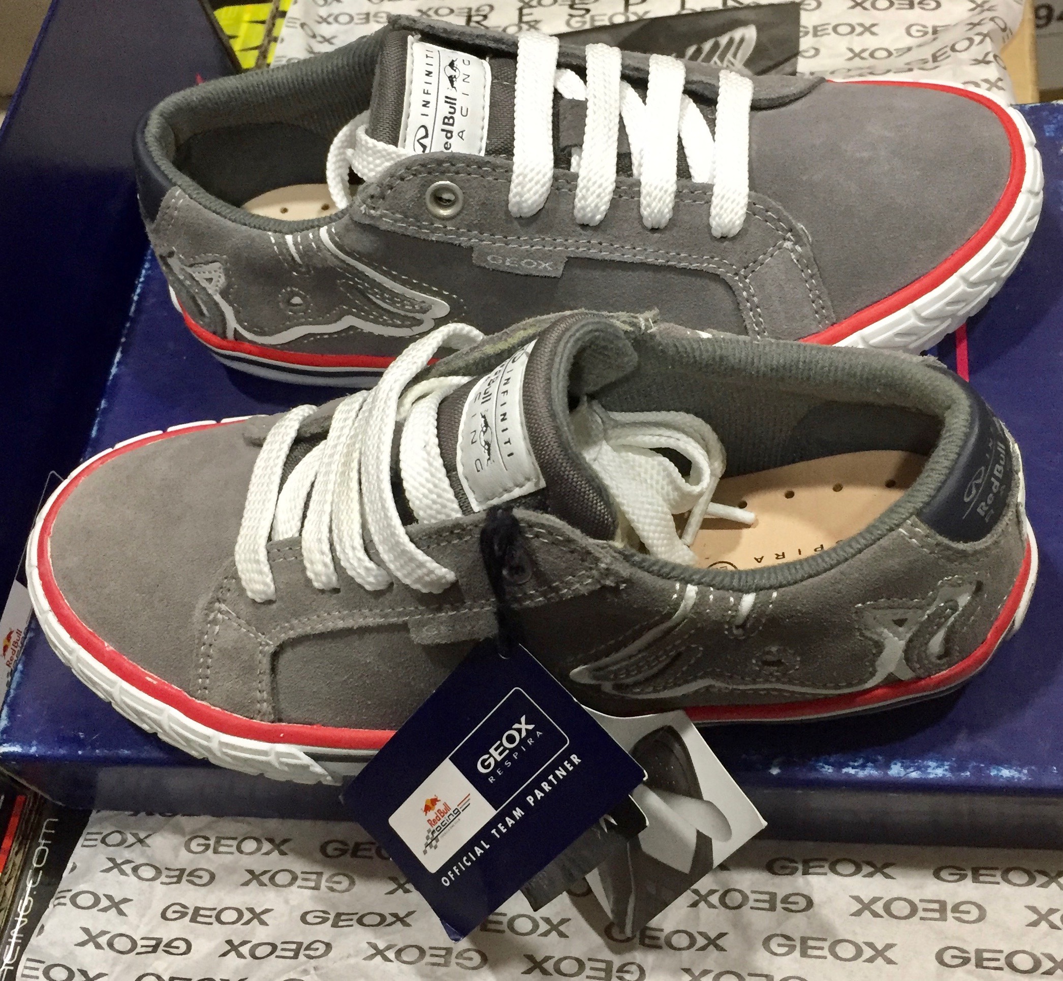 GEOX RED BULL PIT LANE