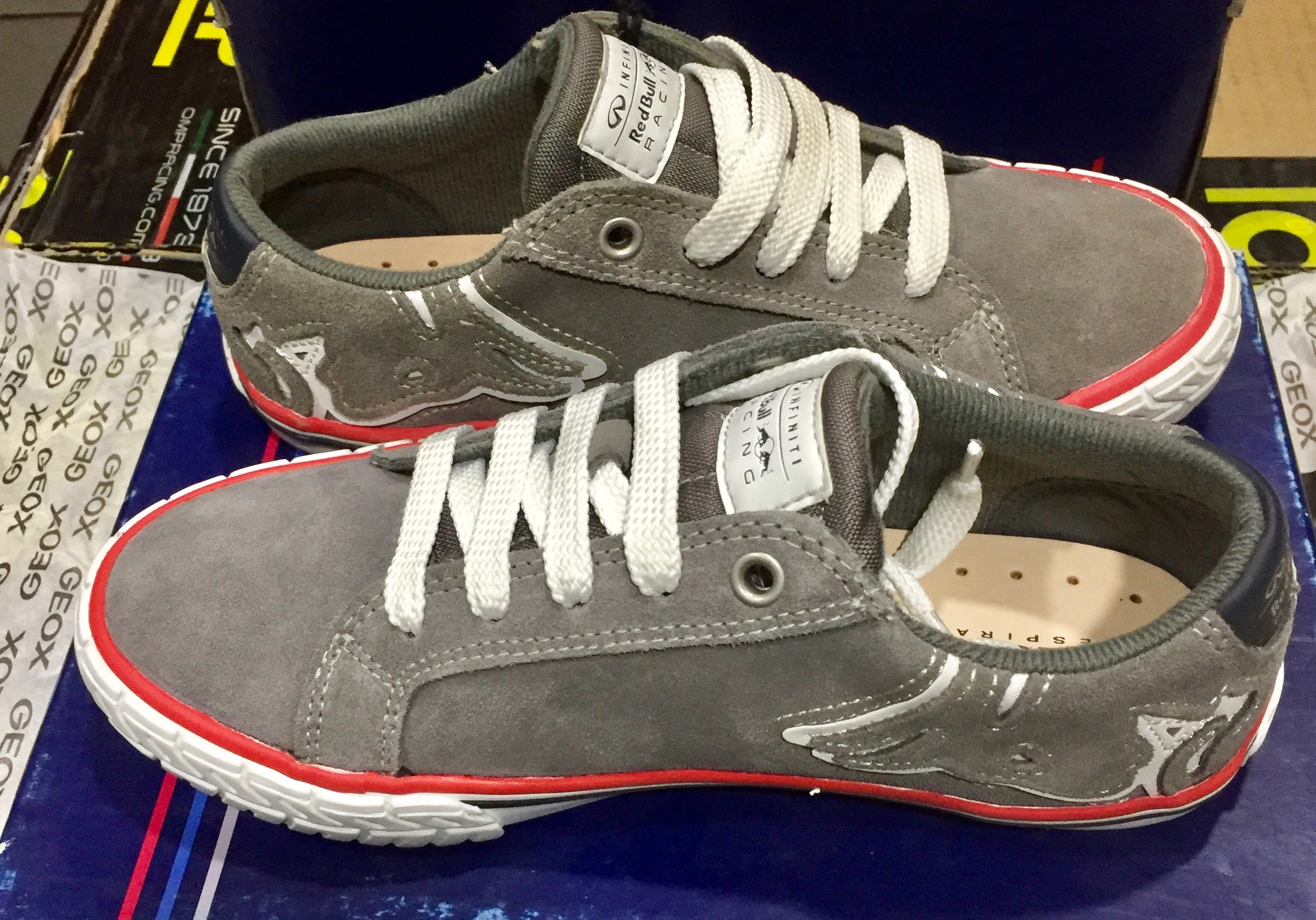 GEOX RED BULL PIT LANE